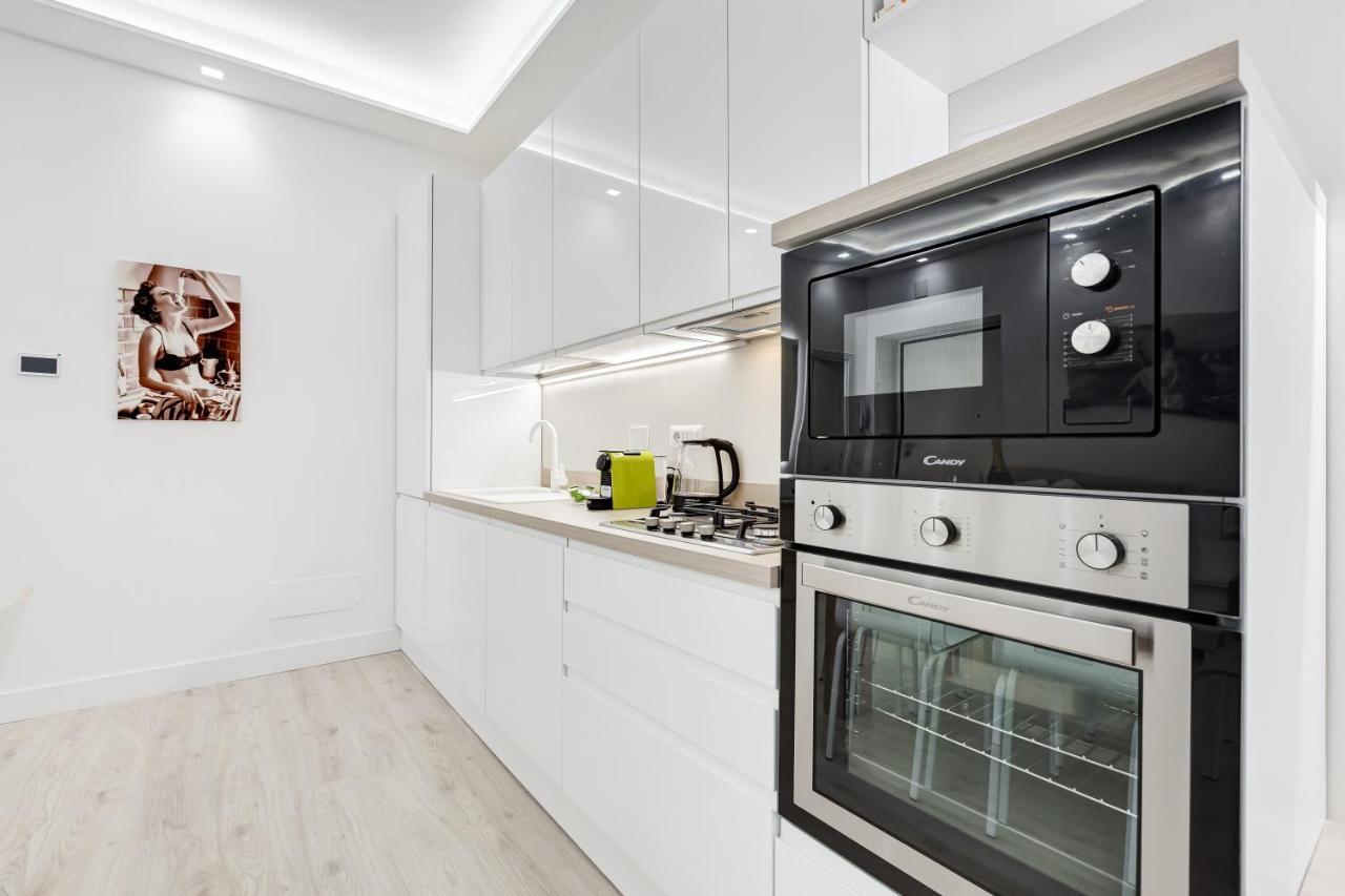 Bmga L The White Crown Apartment In Testaccio Roma Ngoại thất bức ảnh